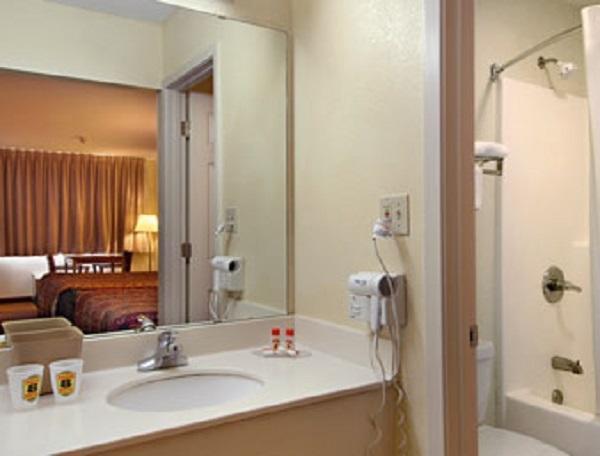 Super 8 By Wyndham Breaux Bridge Motel Стая снимка